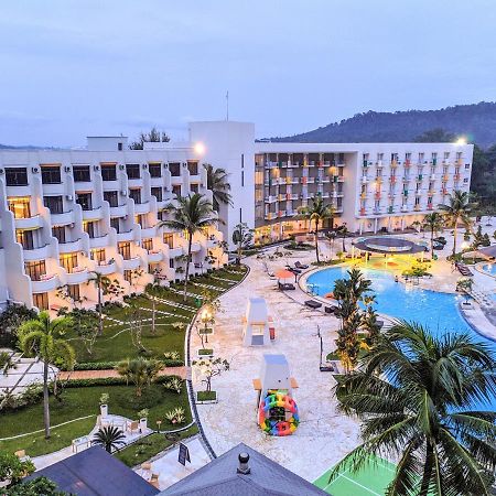 Harris Resort Batam Waterfront Sekupang Екстериор снимка