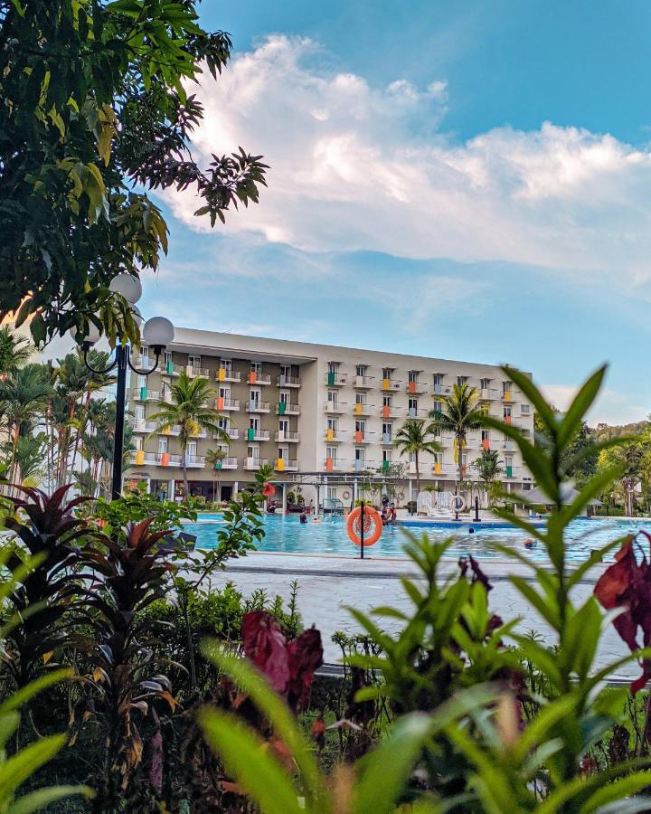 Harris Resort Batam Waterfront Sekupang Екстериор снимка