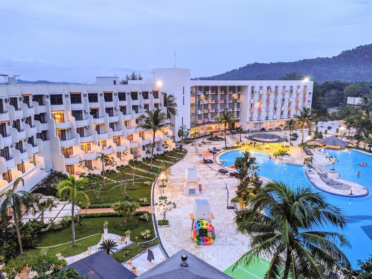 Harris Resort Batam Waterfront Sekupang Екстериор снимка