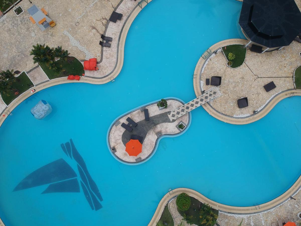 Harris Resort Batam Waterfront Sekupang Екстериор снимка