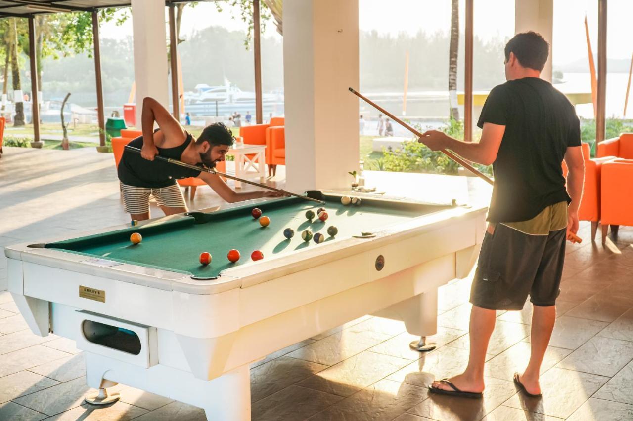 Harris Resort Batam Waterfront Sekupang Екстериор снимка
