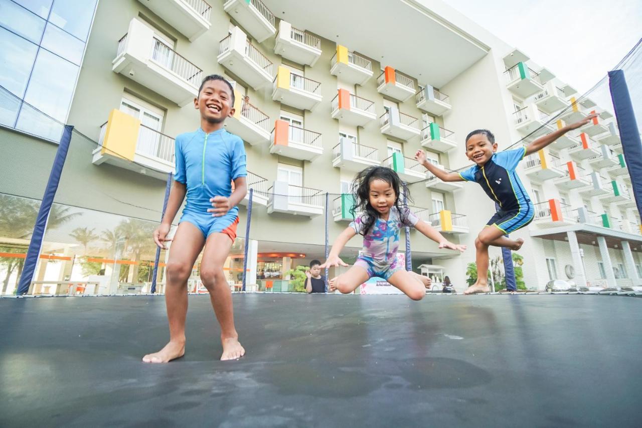Harris Resort Batam Waterfront Sekupang Екстериор снимка