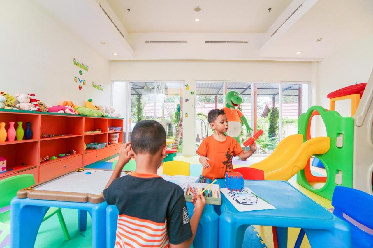 Harris Resort Batam Waterfront Sekupang Екстериор снимка