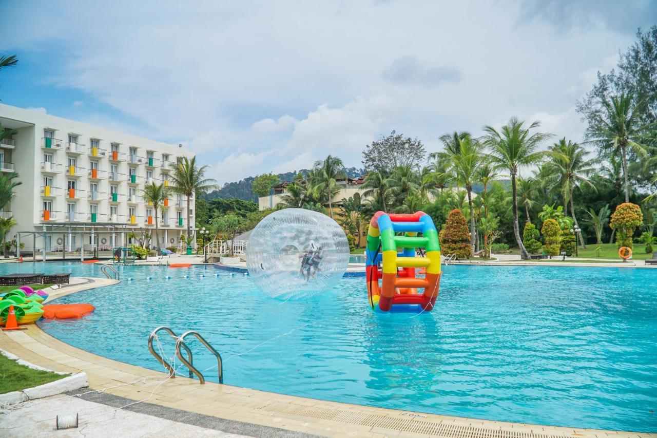 Harris Resort Batam Waterfront Sekupang Екстериор снимка