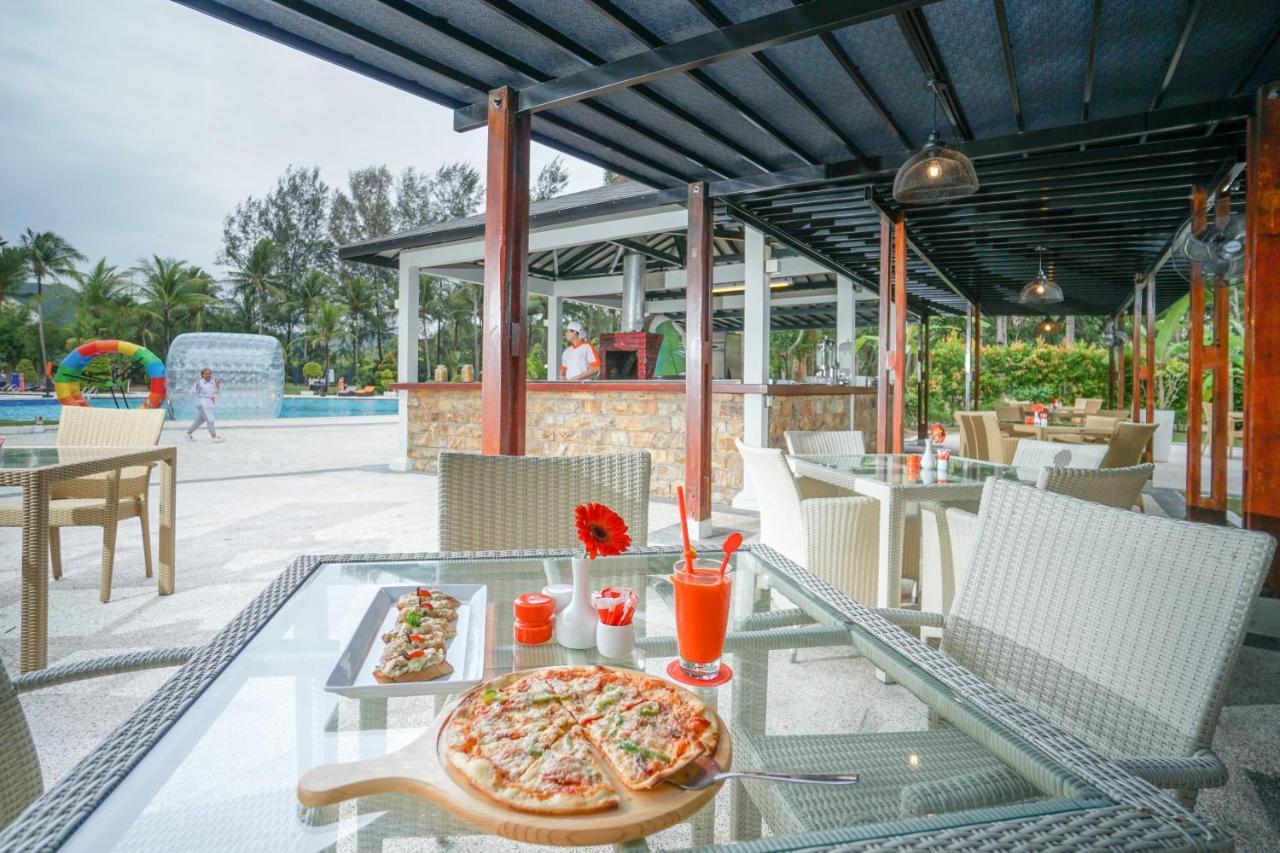 Harris Resort Batam Waterfront Sekupang Екстериор снимка