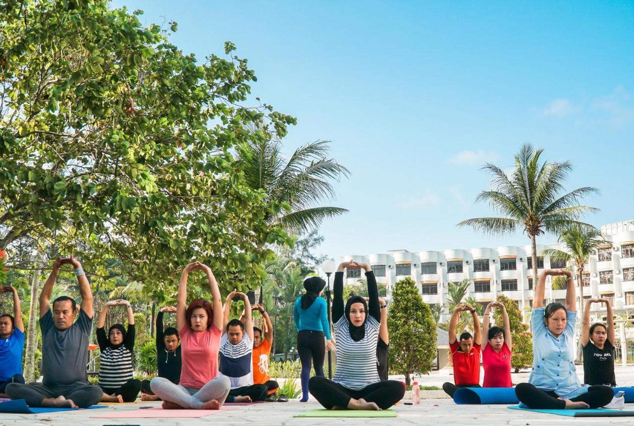 Harris Resort Batam Waterfront Sekupang Екстериор снимка