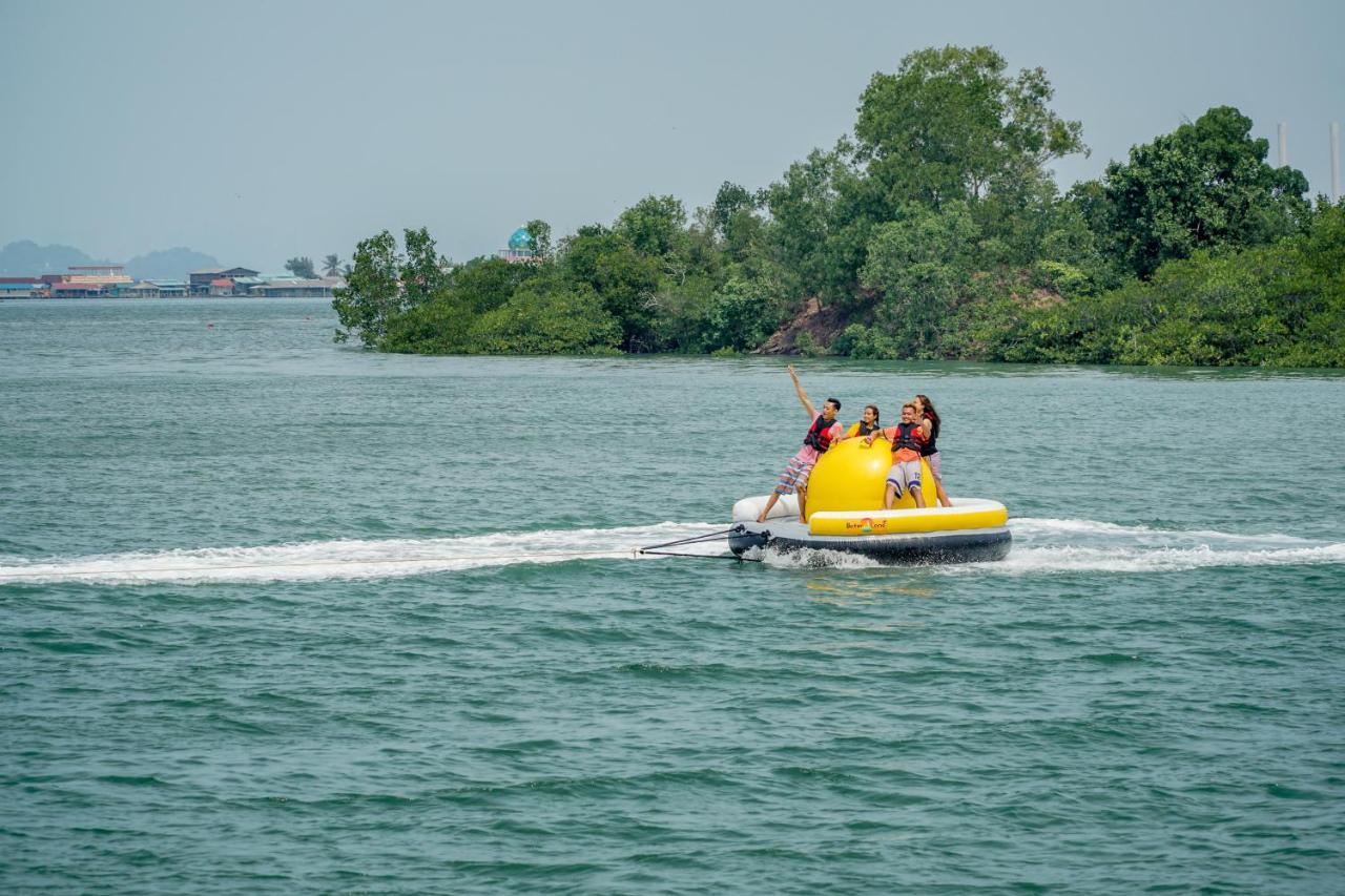 Harris Resort Batam Waterfront Sekupang Екстериор снимка