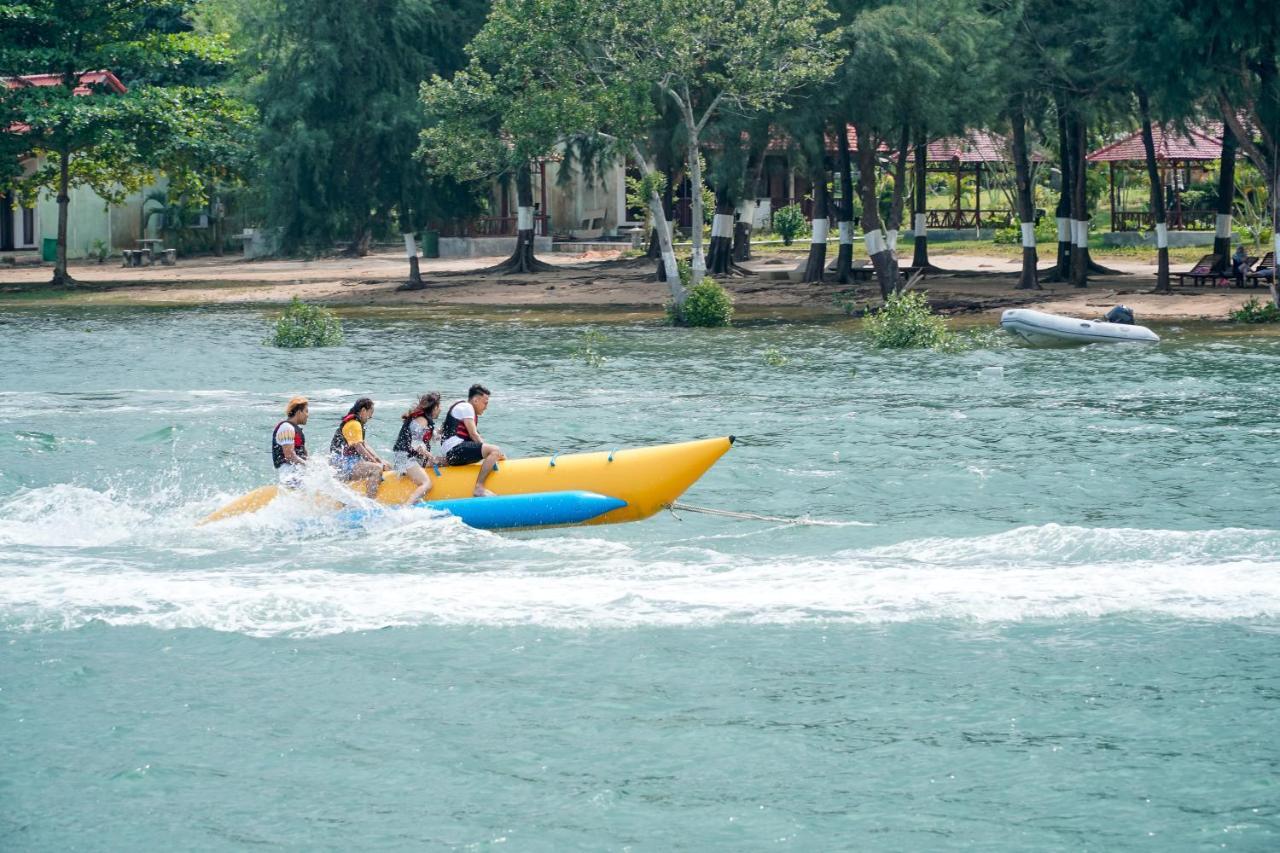 Harris Resort Batam Waterfront Sekupang Екстериор снимка