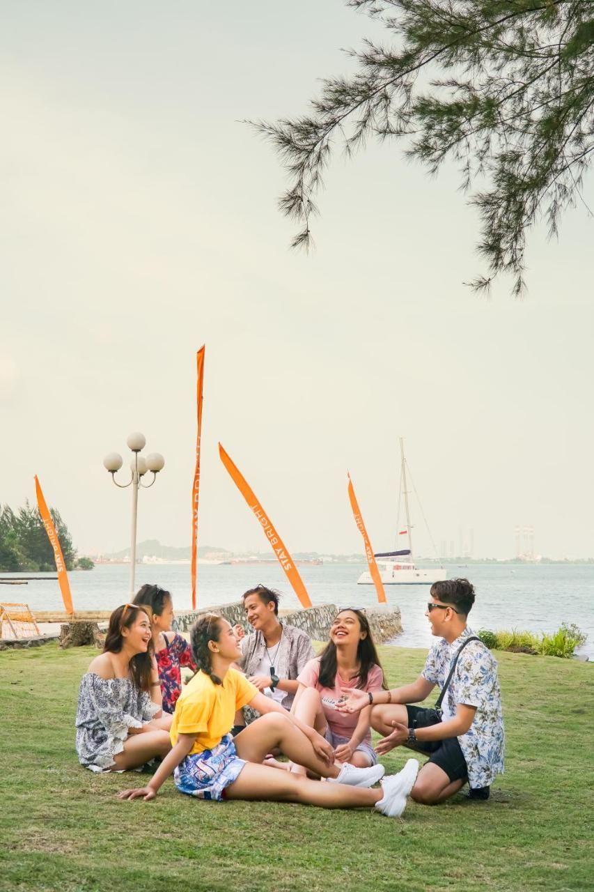 Harris Resort Batam Waterfront Sekupang Екстериор снимка