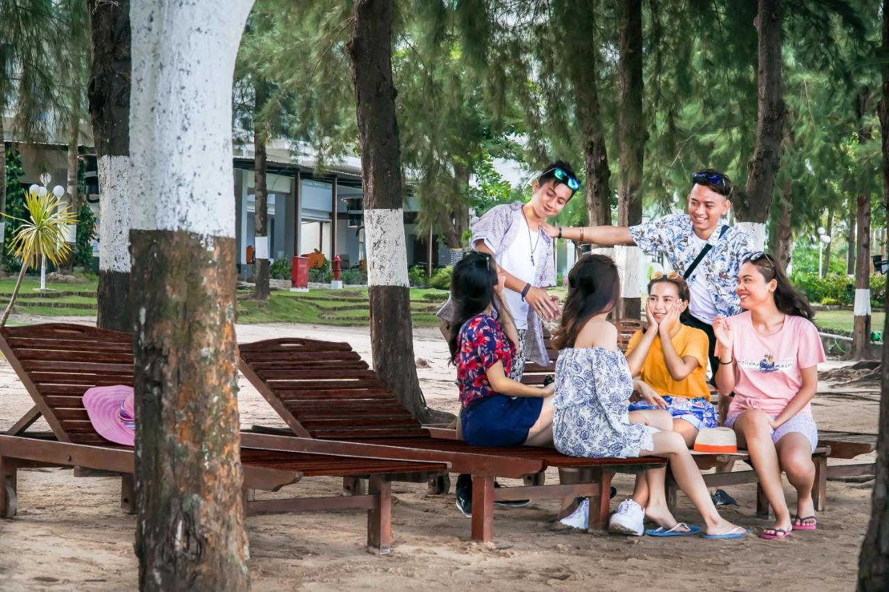 Harris Resort Batam Waterfront Sekupang Екстериор снимка