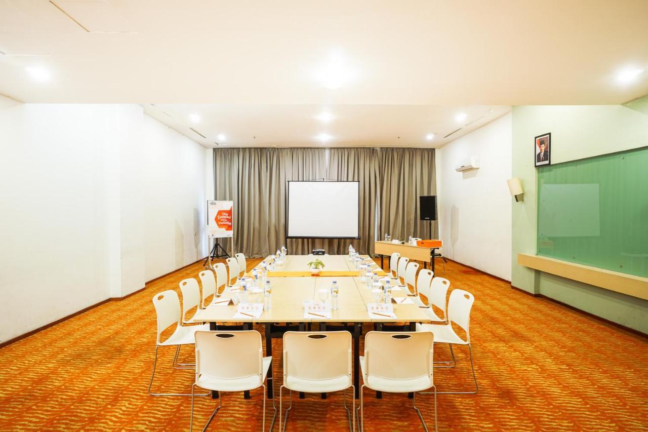 Harris Resort Batam Waterfront Sekupang Екстериор снимка
