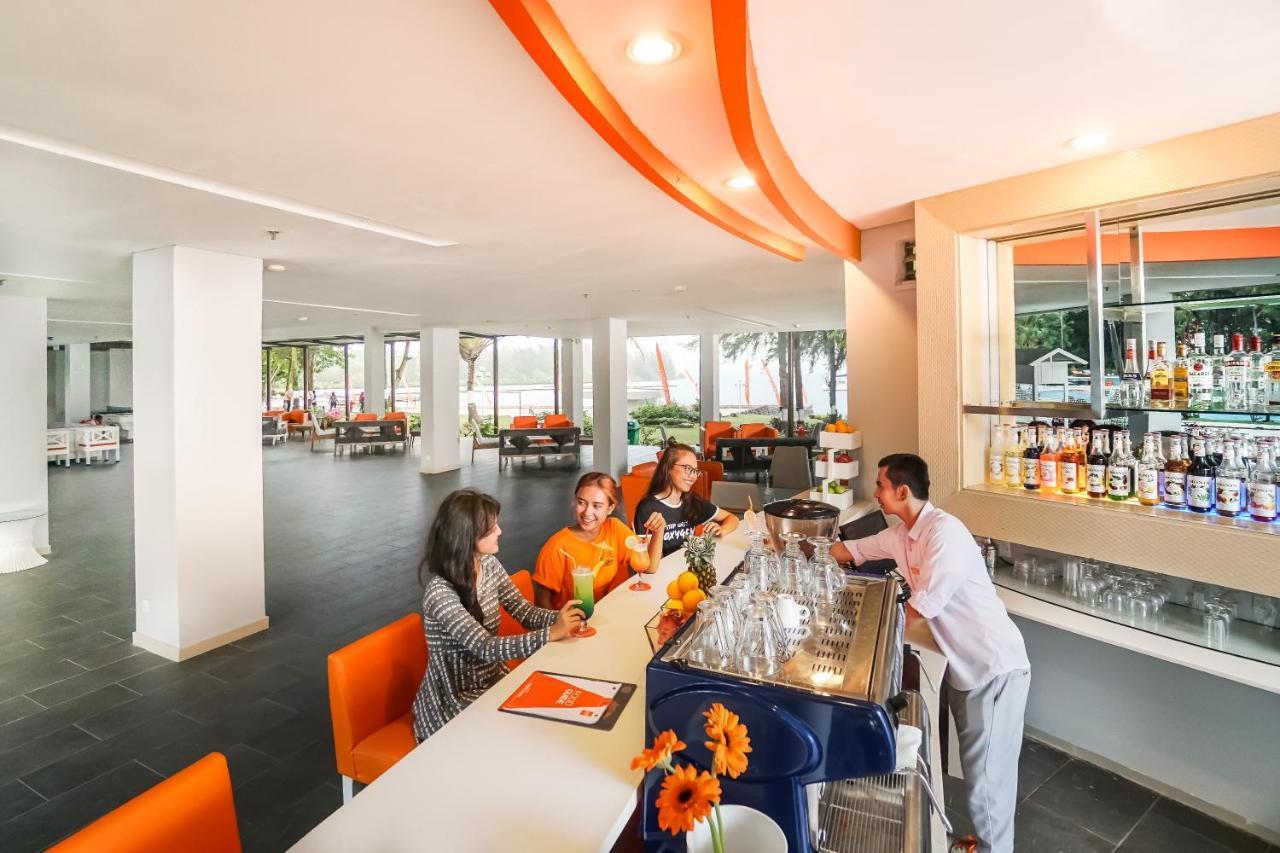 Harris Resort Batam Waterfront Sekupang Екстериор снимка