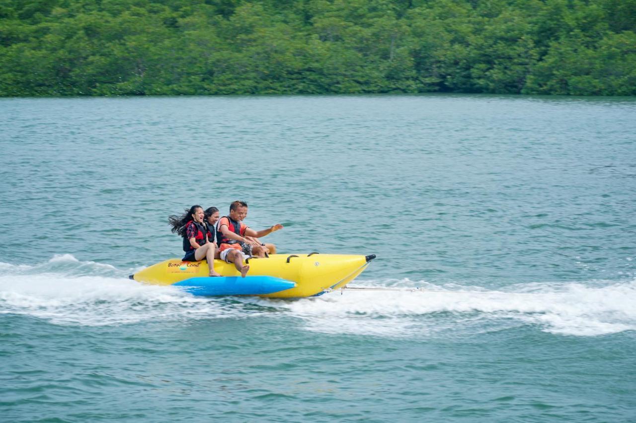 Harris Resort Batam Waterfront Sekupang Екстериор снимка