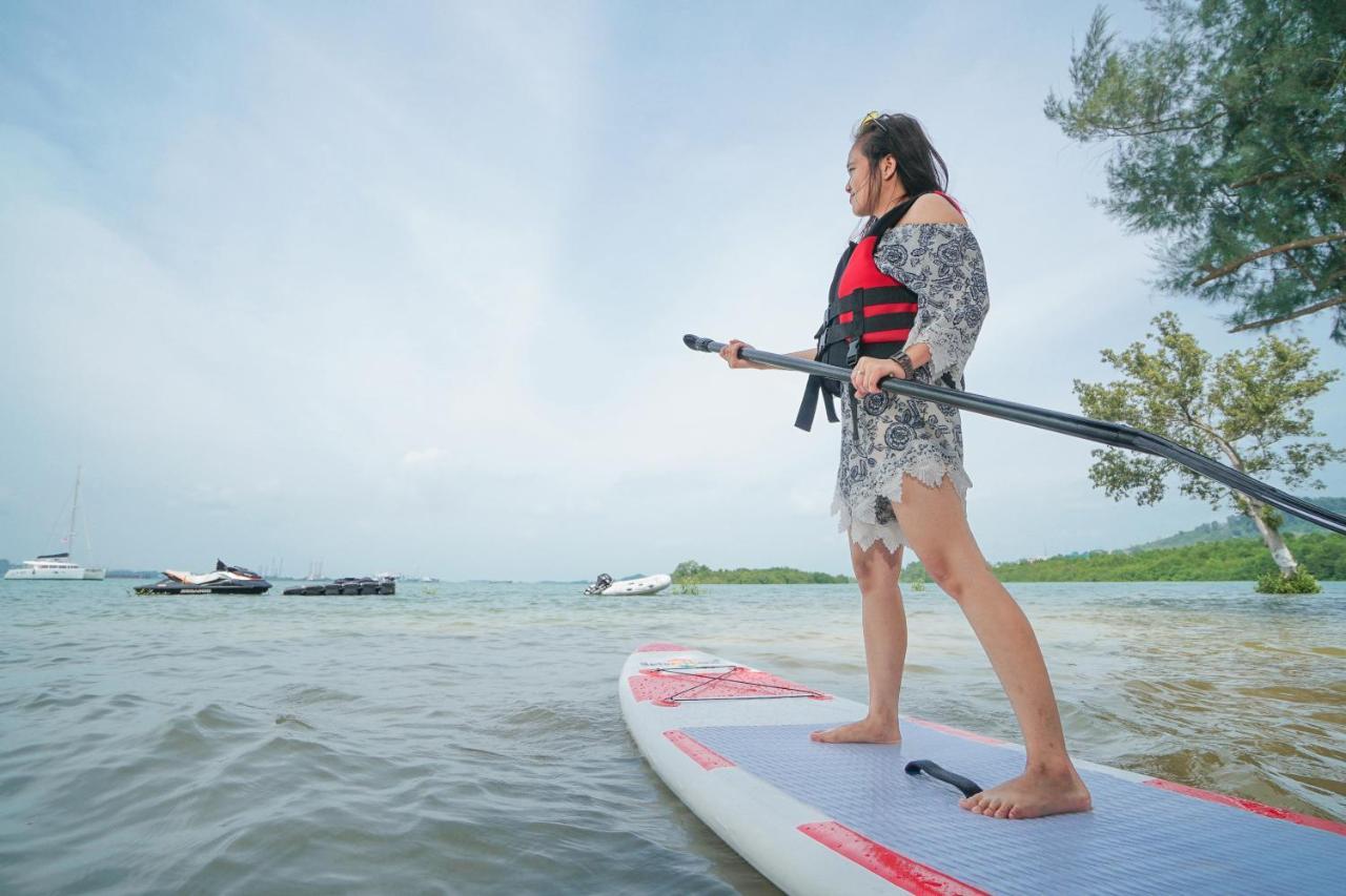 Harris Resort Batam Waterfront Sekupang Екстериор снимка