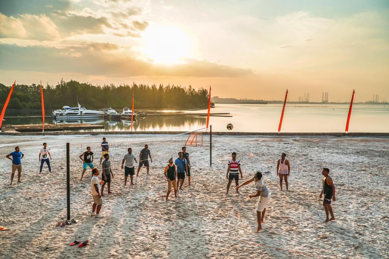 Harris Resort Batam Waterfront Sekupang Екстериор снимка